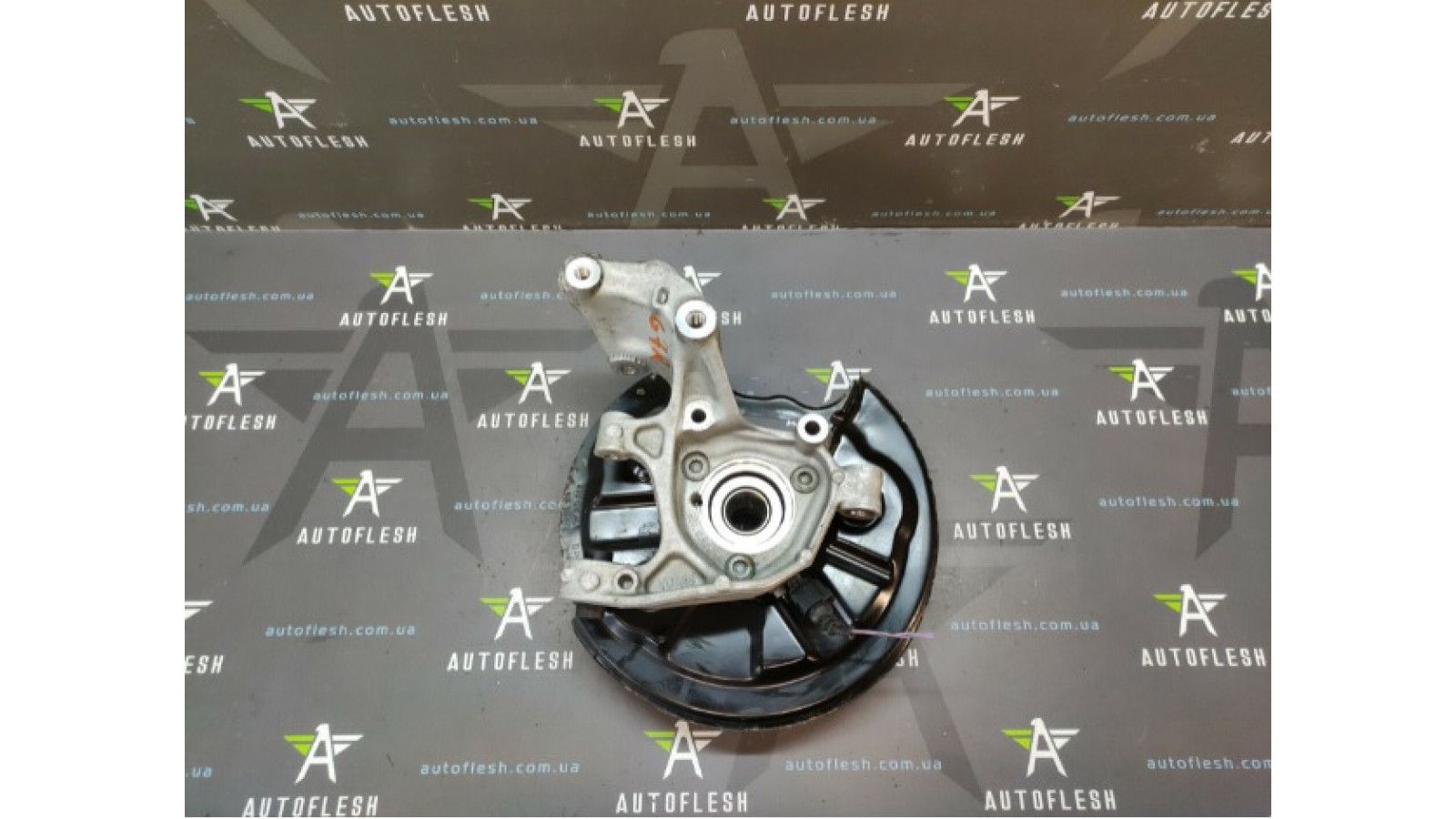 Б/в цапфа задня права/ маточина/ кулак поворотний 5Q0505436J, 5Q0400053 для Audi/ Seat/ Skoda/ Volkswagen